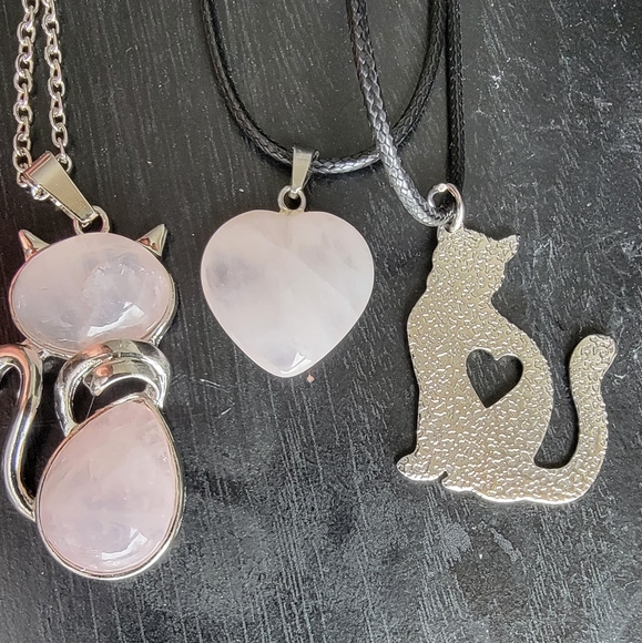 NEW*🩷3 Necklaces;2😺 Cat necklaces,  1 Rose quartz heart. - Picture 1 of 1